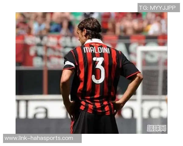 足球上衣运动的选择与搭配技巧助你提升运动表现与时尚感